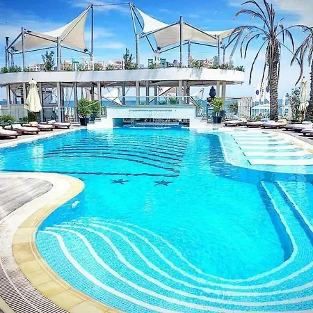 White Tower Aparthotel Mamaia Exterior photo